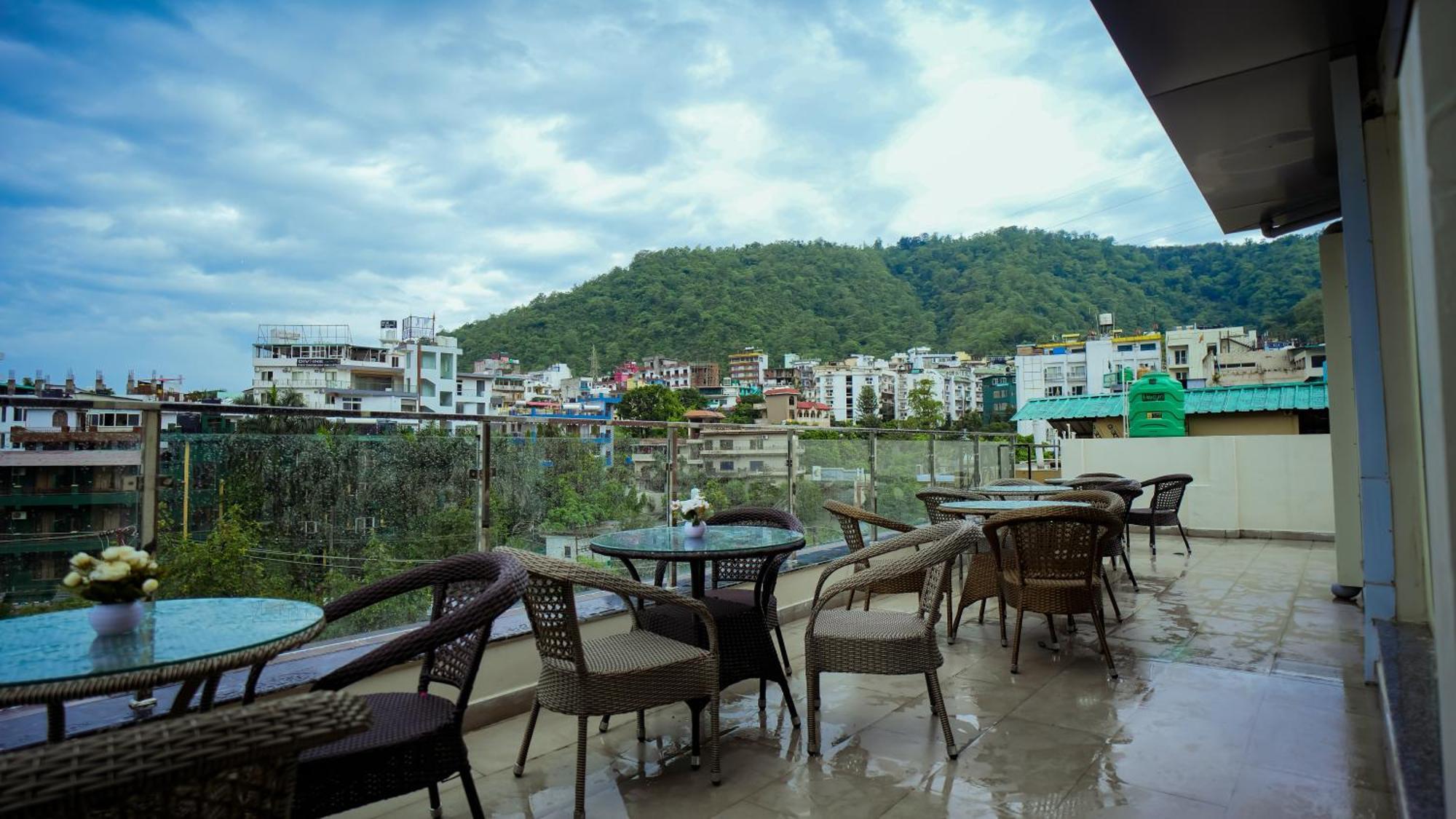 Hotel Lords Valley Rishīkesh Extérieur photo