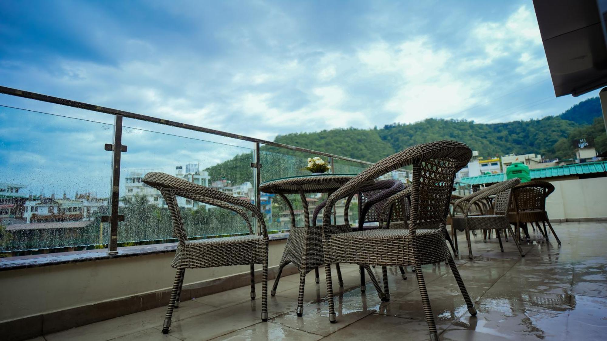 Hotel Lords Valley Rishīkesh Extérieur photo