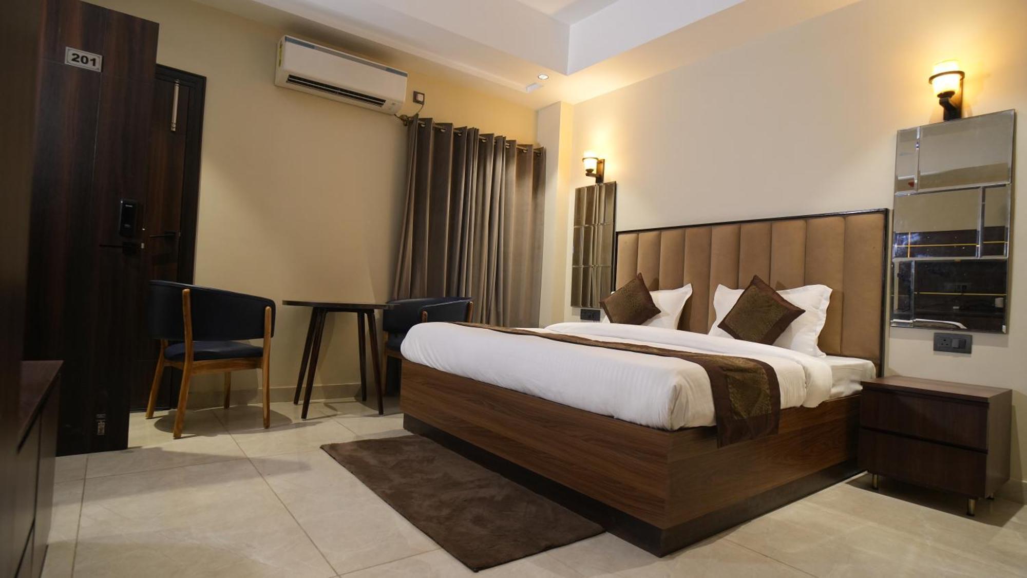 Hotel Lords Valley Rishīkesh Extérieur photo