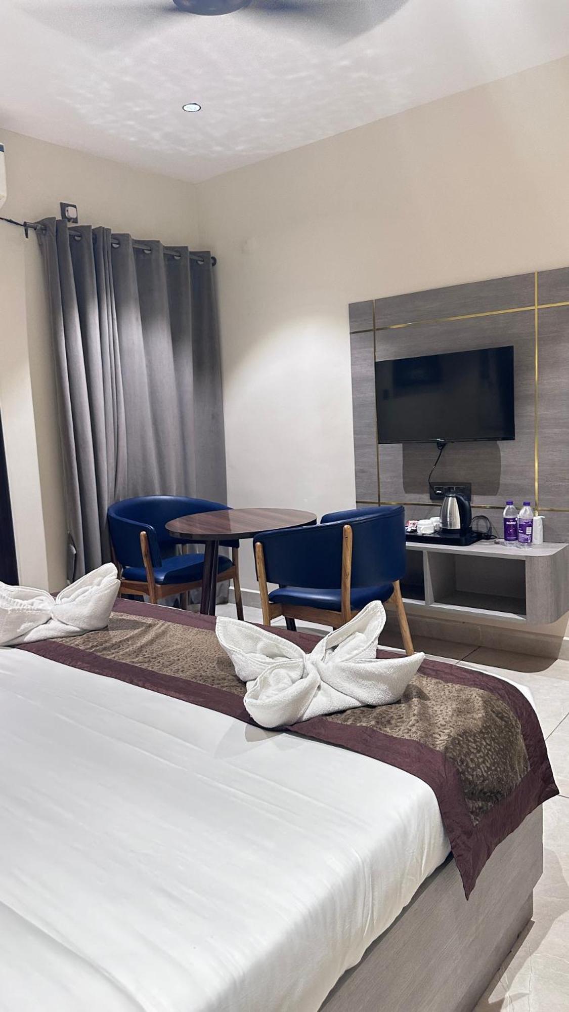 Hotel Lords Valley Rishīkesh Extérieur photo